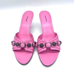 Balenciaga
open-toe leather sandals